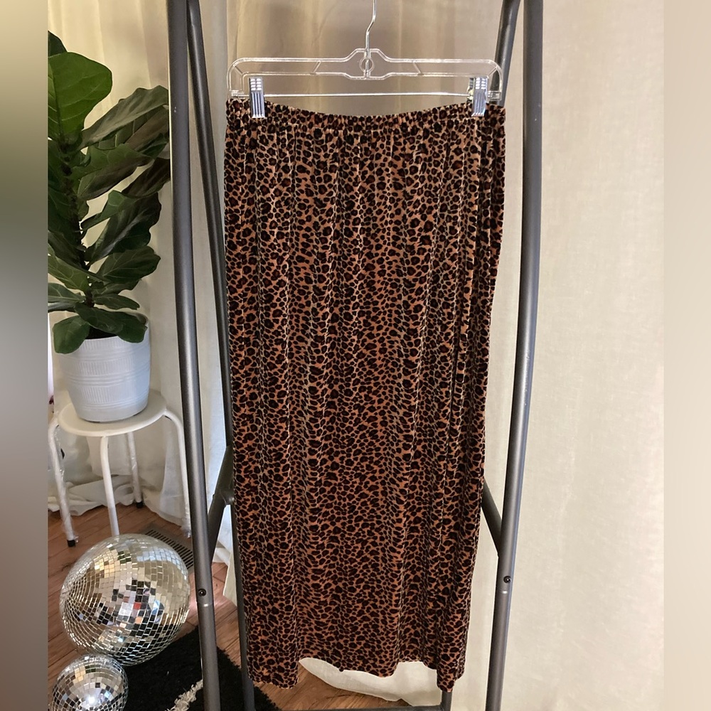 Midi velvet cheetah print skirt